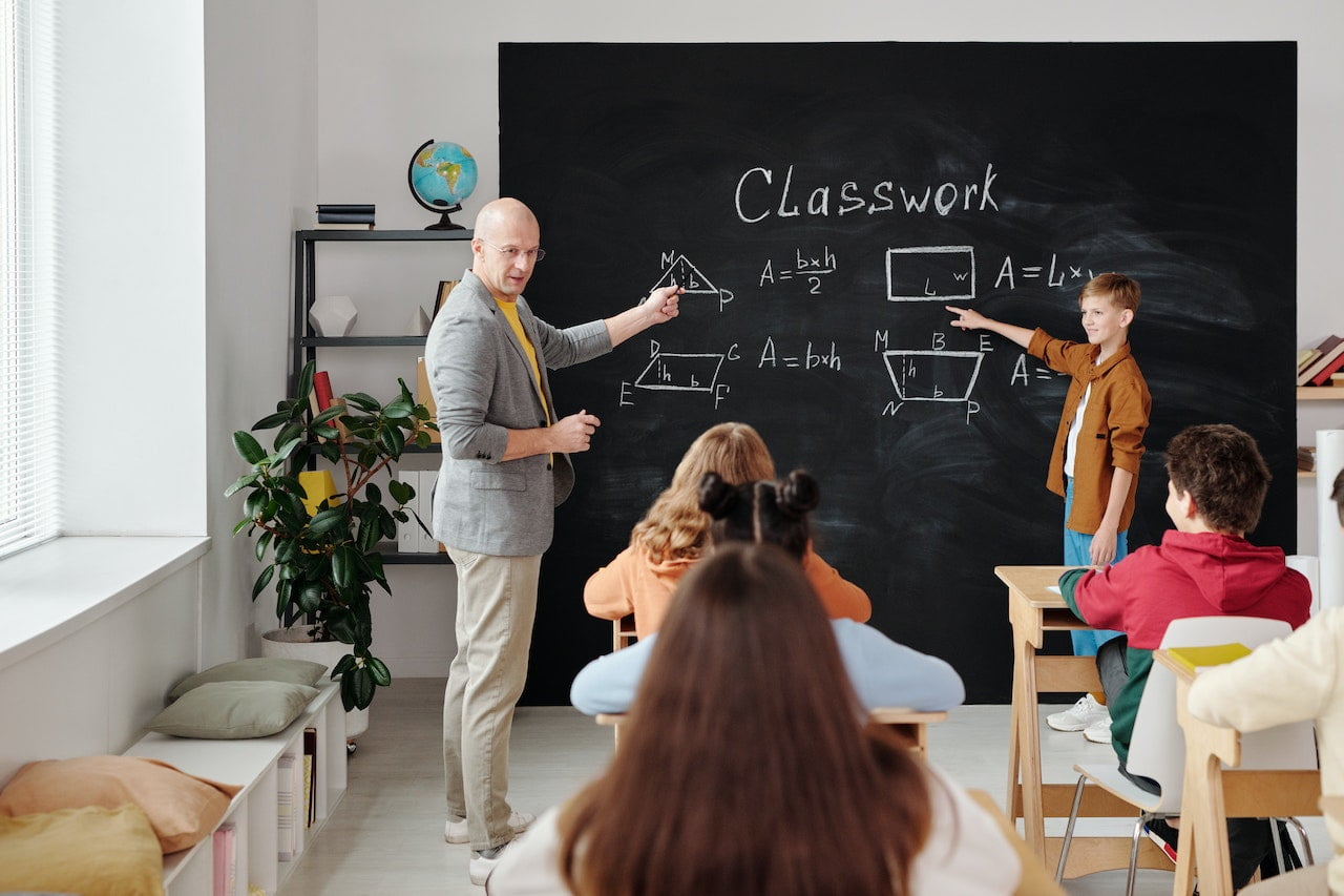 Strategi manajemen kelas yang menyenangkan untuk guru sekolah menengah pertama dan sekolah menengah atas